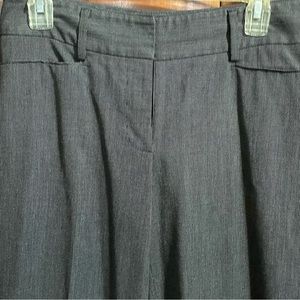 White House Black Market size 6 black and white. In very good condition.